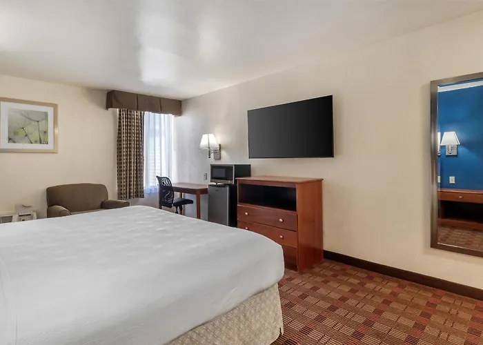 Surestay Hotel By Best Western East Brunswick