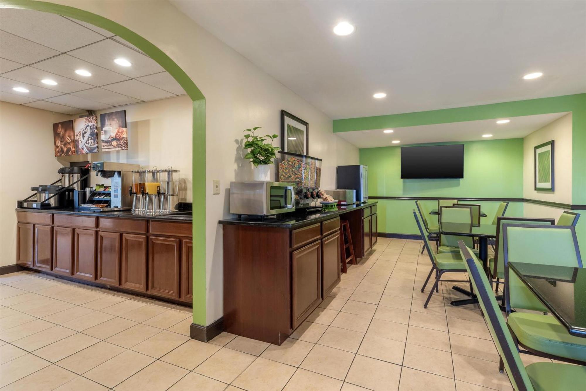 Surestay By Western East Brunswick